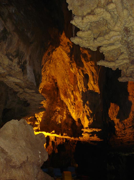 Ari Sadr Cave