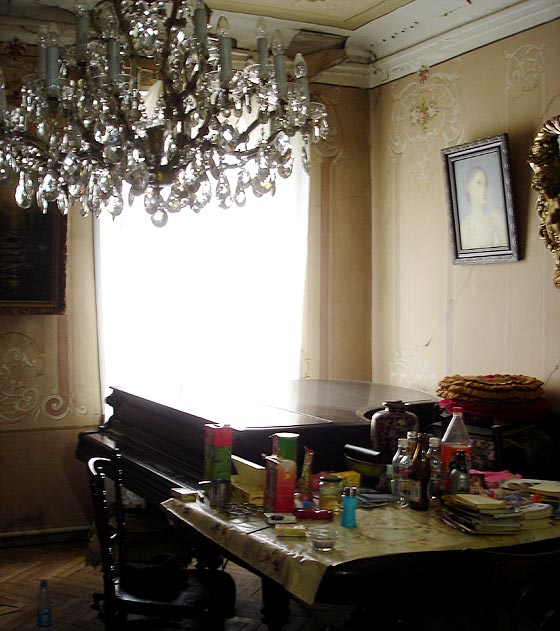 Neli Dali House