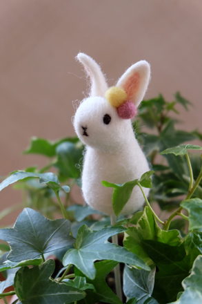 はねつきりんごフェルトのうさぎフラワーピック