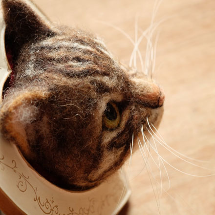 はねつきりんご羊毛フェルトキジトラ猫フェイスひげ刺し