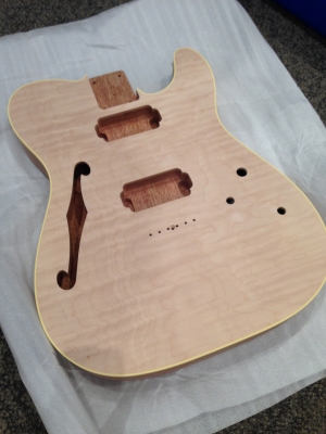 K.Nyui Custom Guitars 宮地楽器