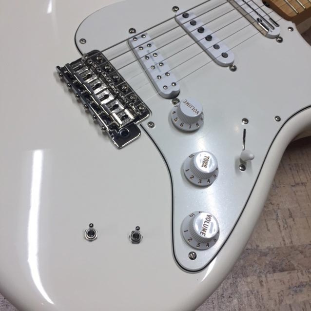 Fender/EOB Sustainer Stratocaster (OWT/Maple) Ed O'Brien Fender/EOB Sustainer Stratocaster (OWT/Maple) Ed O'Brien