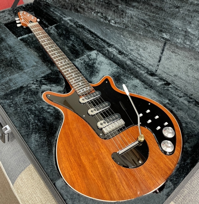 Brian Mayに最も愛された Red Spacial レプリカ “George Burns Brian Mayに最も愛された Red Spacial レプリカ “George Burns
