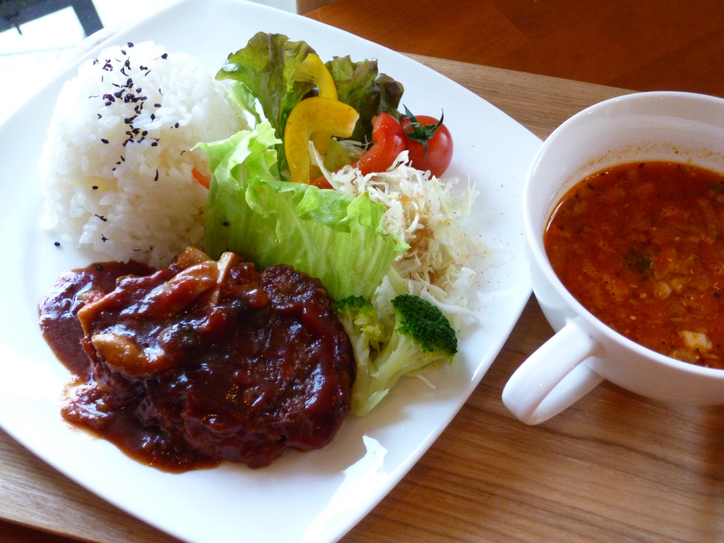 煮込みハンバーグ