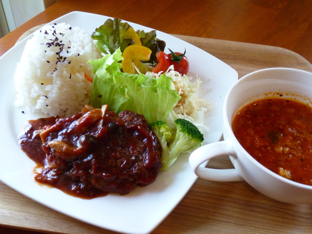 煮込みハンバーグ
