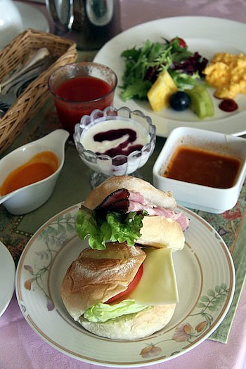 朝食