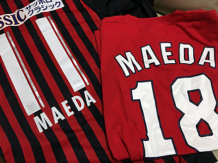 赤黒の11番と赤の18番 どちらもMAEDA