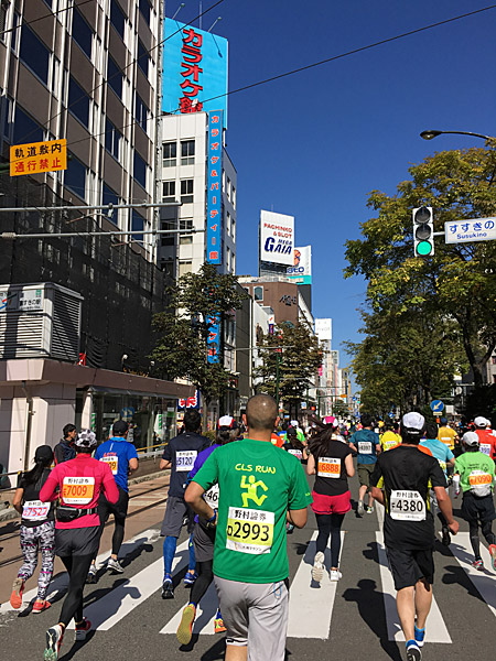 すすきの交差点を走行中