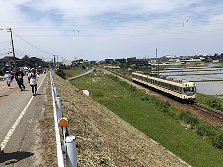 電車とランナー