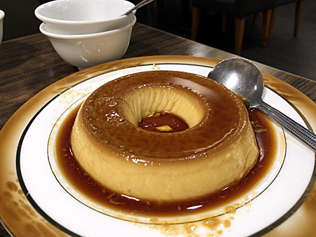 ホールケーキのような状態のプリン