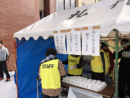 スープ提供のテント