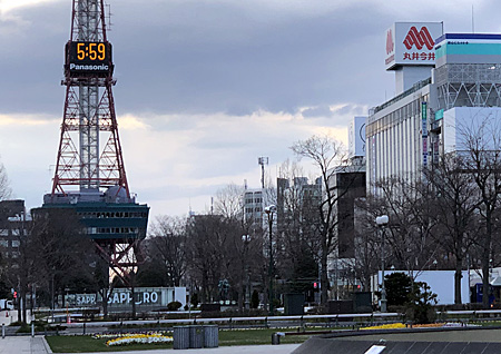 テレビ塔の時計 5時59分の表示