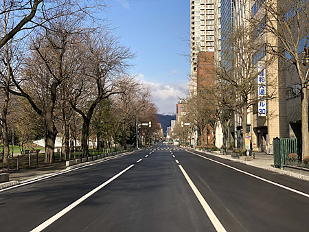 きれいに舗装された道路