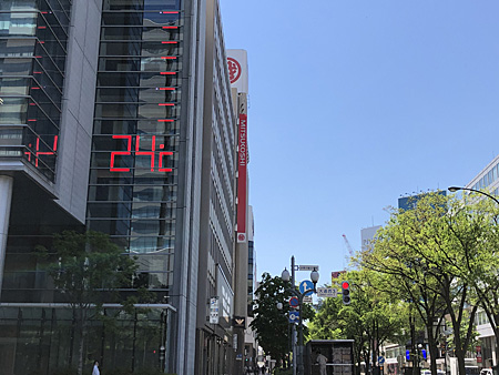 24度を示す温度計