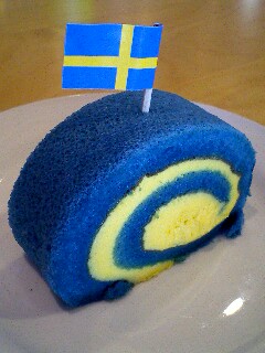 青と黄色のロールケーキ つれづれ水
