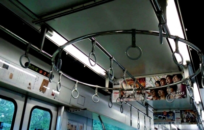 日豊本線の列車の吊革