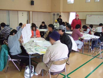 授産施設での凧作り