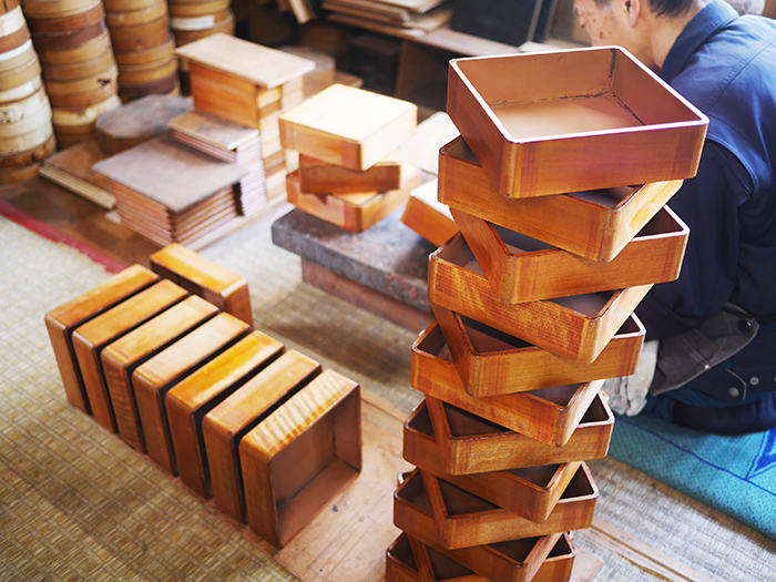 光山の素晴らしい秀衡塗の大ぶりの野菊紋　菓子鉢です。24センチ　迫力があります。 光山の素晴らしい秀衡塗の大ぶりの野菊紋 菓子鉢です。24センチ 迫力