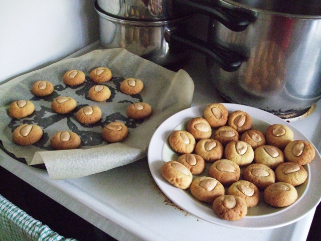 Almond cookies