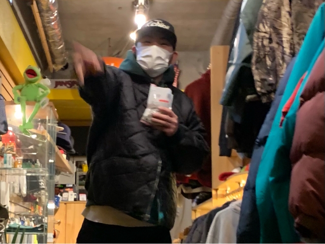 軍パン | the Apartment