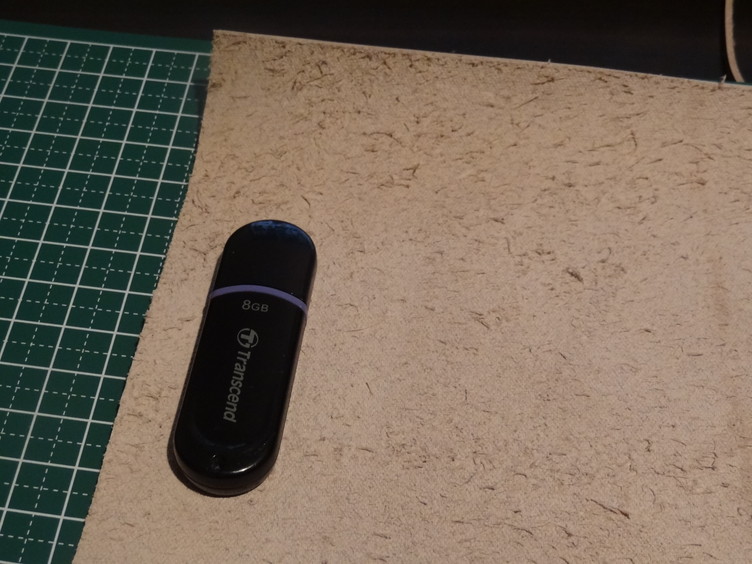 革製USBメモリーを製作
