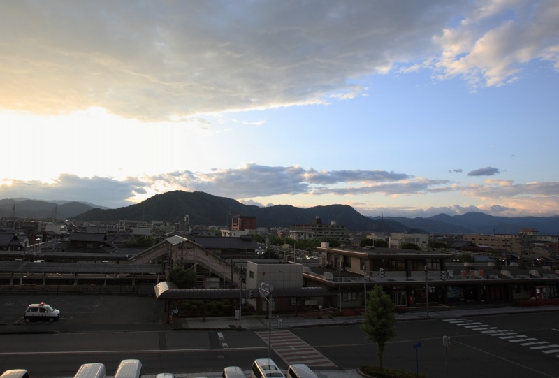 朝の鯖江駅