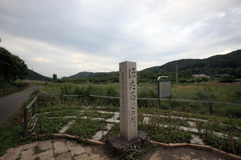 蛍の碑