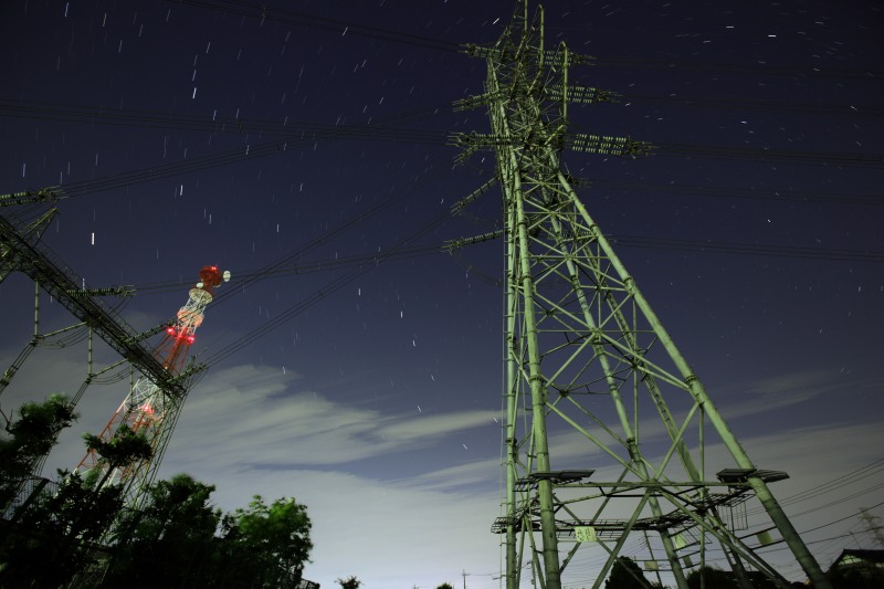 変電所、鉄塔と北斗七星