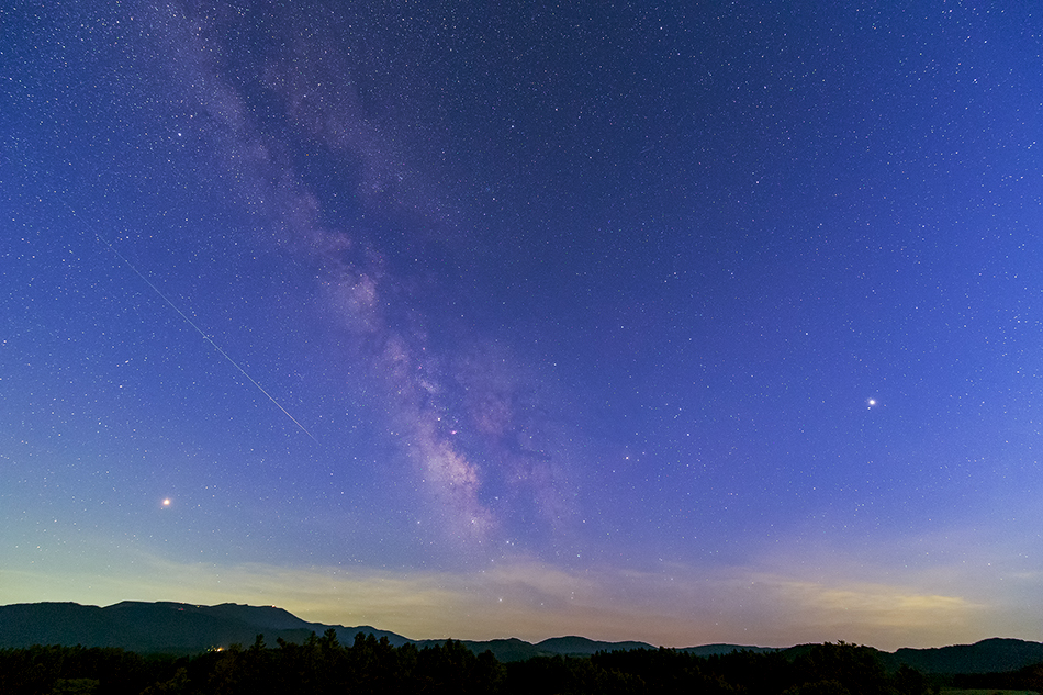 薄明の天の川とペルセウス座流星群