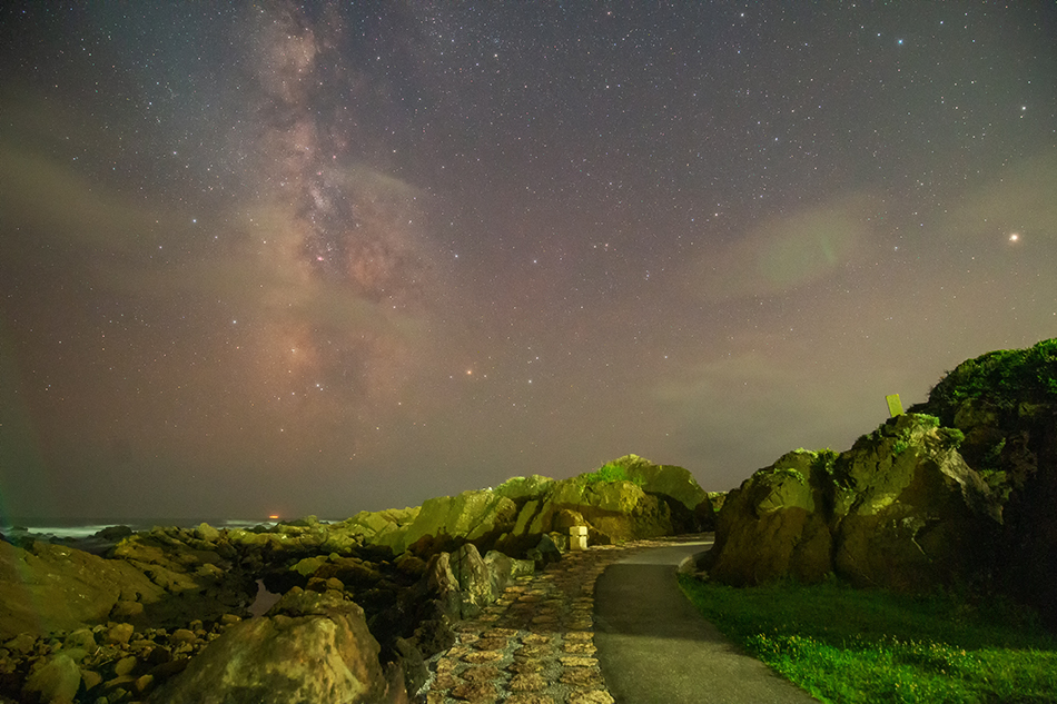 南房総・野島崎灯台、岩の上のベンチと星空 | 星空のある風景写真BLOG ～眠りたくない夜がある～