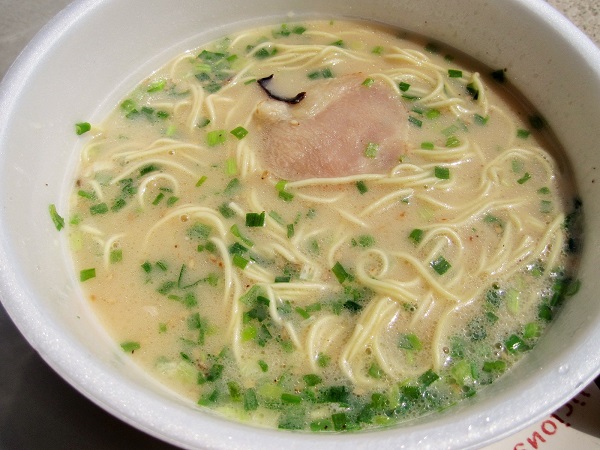 明星　うまさ極まる！　ラーメンの底力　バリカタ極細麺と濃厚とんこつ　マー油の効いた旨みスープ