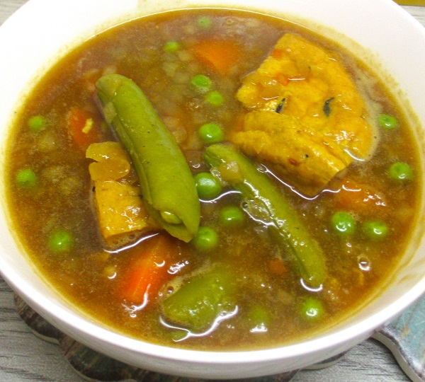 野菜たっぷりカレースープ、がんも入り。