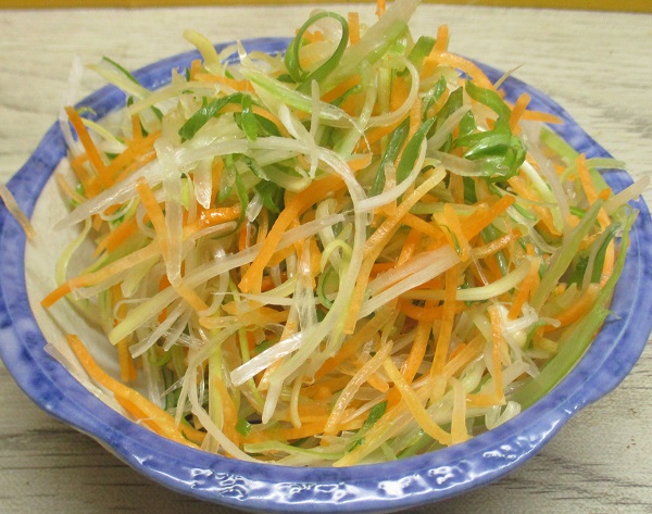 しゃぶしゃぶねぎの香味野菜（長ねぎ、にんじん、水菜）　180g／235円（税込）