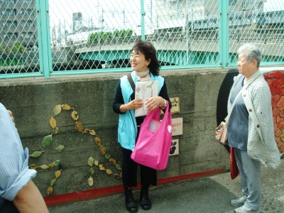 六軒家川堤防壁画