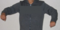 固定をして服を着ているところ