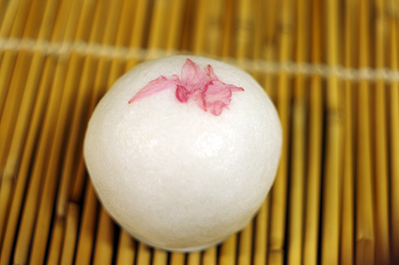 上生菓子 上用 山桜アップ