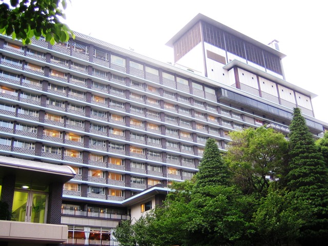 Hotel_Okura_Annex_(2006.05)_cropped-1.jpg