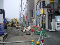 店舗前も工事が始まる