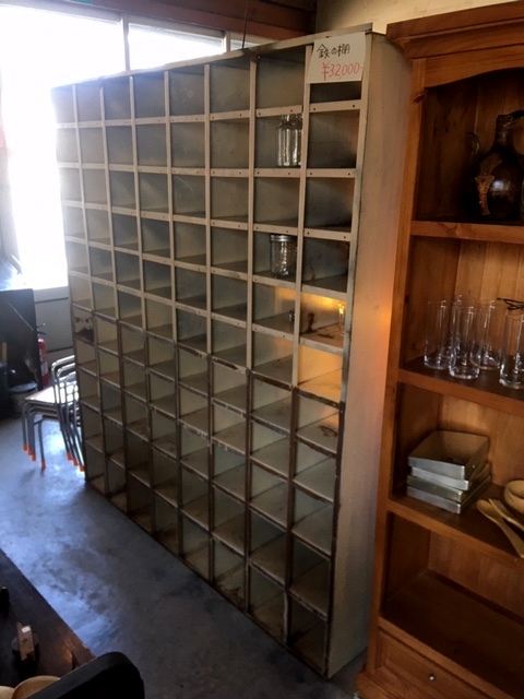 鉄の工具棚