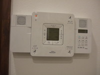 トイレのリモコンです。SDカードも使えます。