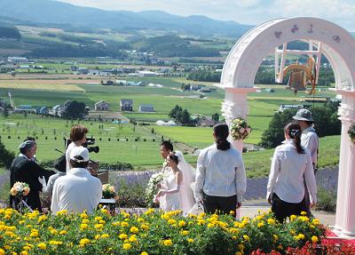結婚式してました