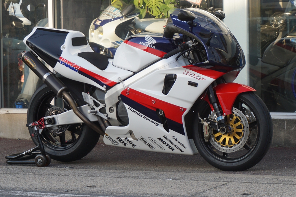 バトルファクトリー 片持ちスイングアーム用リアスタンド RVF400など