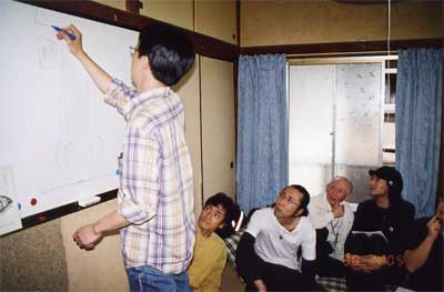 ボードに書く稲葉