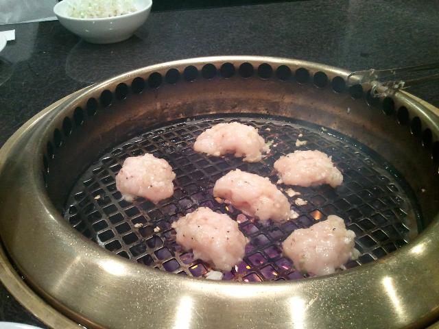 牛和 ホルモン