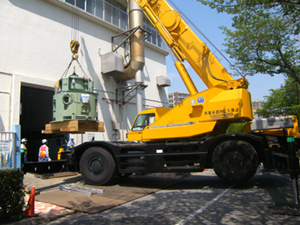 尾久ポンプ所 電動機搬入