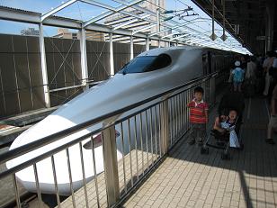 N700系だ、かっこいいね!