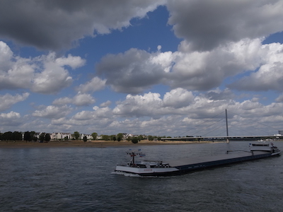 R1051436.jpg