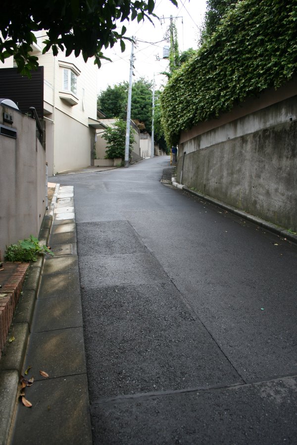 さいとう坂 【豊島区南大塚1丁目】 坂道散歩とサックスと（一本～四ぼん）