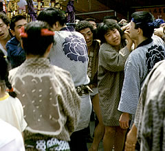 TOSPA 旗の雑学 法被(はっぴ)と半纏(半天はんてん)の違いって何ですか 