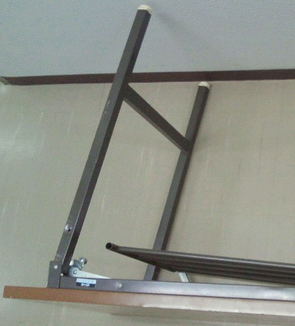 壊れた長机1